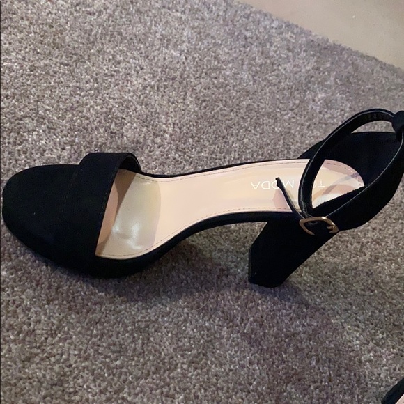 BLACK HEELS.. WORN ONCE.. BEST CONDITION - Picture 2 of 3